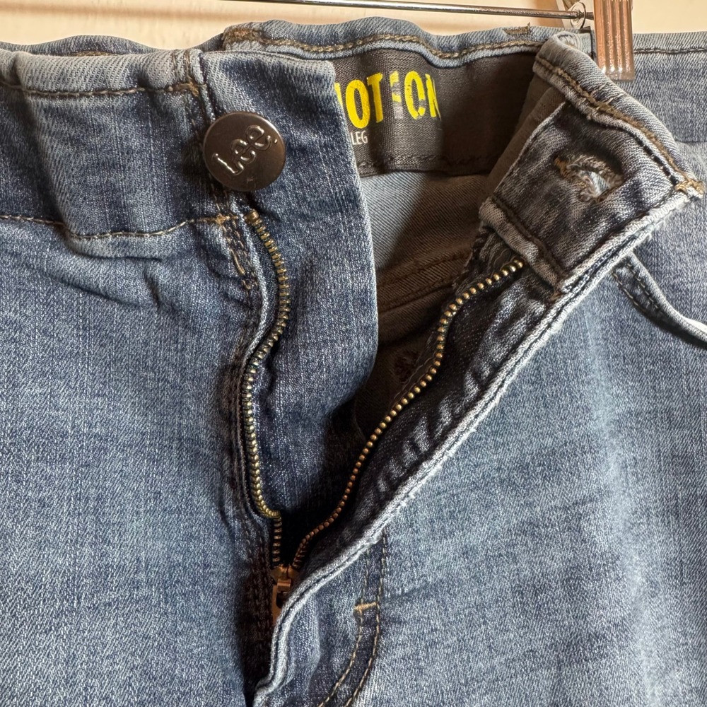 Lee Extreme Motion Men's Size 38x32 Jeans Tapered Leg Blue Denim - Picture 2 of 7